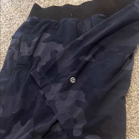 Lululemon Men’s Shorts S - Picture 2 of 3